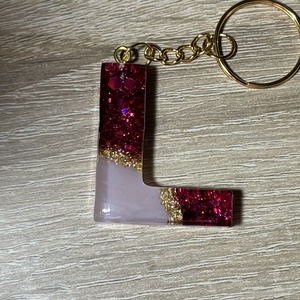 Csillogó betűs kulcstartó - Meska.hu