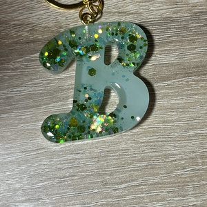 Csillogó betűs kulcstartó - Meska.hu