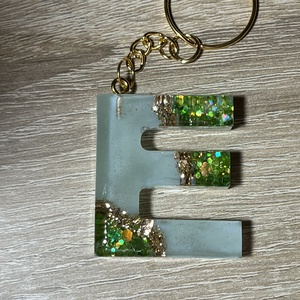 Csillogó betűs kulcstartó - Meska.hu