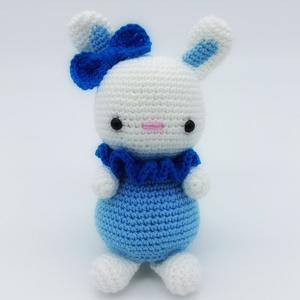 Amigurumi nyuszika kék ruhában - Meska.hu