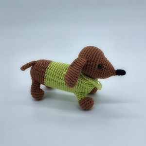 Kedvencek álma Amigurumi tacskó zöld ruhában - Meska.hu