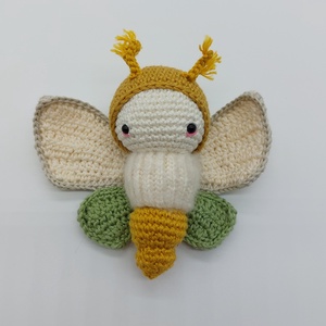 Csodás átalakulás Amigurumi molylepke, Játék & Sport, Plüssállat & Játékfigura, Más figura, Horgolás, MESKA