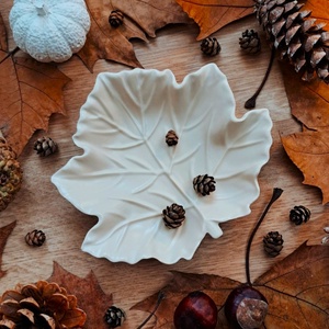 MAPLE - juharlevél formájú akrilgyanta tálca, Otthon & Életmód, Dekoráció, Asztal és polc dekoráció, Dekorációs tál, tartó, Mindenmás, MESKA