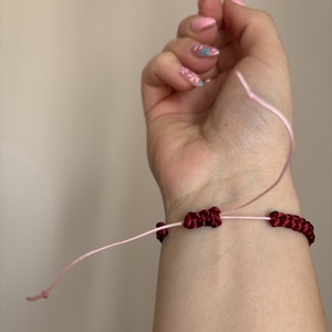 Gyöngyös makramé karkötő - ékszer - karkötő - fonott karkötő - Meska.hu