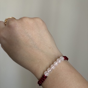 Gyöngyös makramé karkötő - ékszer - karkötő - fonott karkötő - Meska.hu