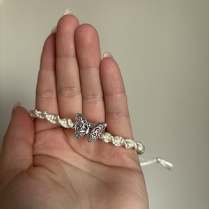 Spirálcsomós pillangós karkötő - ékszer - karkötő - fonott karkötő - Meska.hu