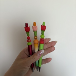 Tulipános egyedi tollak - Meska.hu