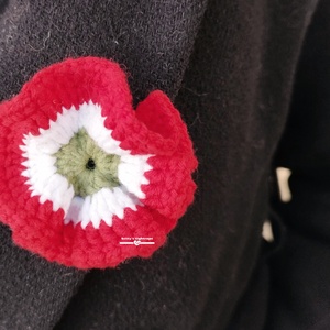 Horgolt kokárda  - ékszer - kitűző és bross - Meska.hu