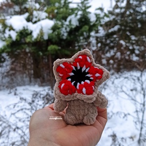 Horgolt virág szörny mini, Játék & Sport, Plüssállat & Játékfigura, Szörnyike, Horgolás, MESKA