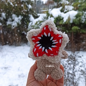 Horgolt virág szörny  - Meska.hu