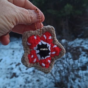 Horgolt virág szörny kulcstartó  - Meska.hu