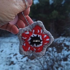 Horgolt virág szörny kulcstartó  - Meska.hu