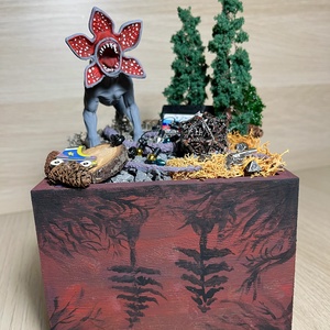 Stranger Things asztaldísz, Otthon & Életmód, Dekoráció, Asztal és polc dekoráció, Asztaldísz, Festett tárgyak, Mindenmás, MESKA