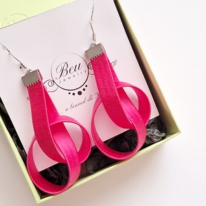Pink lógós fülbevaló - Meska.hu