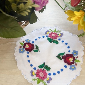 Kerek terítő  - otthon & életmód - lakástextil - abrosz, terítő - díszterítő polcra, komódra - Meska.hu