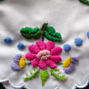 Kerek terítő  - otthon & életmód - lakástextil - abrosz, terítő - díszterítő polcra, komódra - Meska.hu