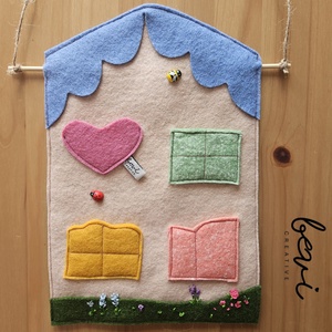 Fali tartó pici kincseknek, gyapjúfilc  - otthon & életmód - dekoráció - fali és függő dekoráció - falra akasztható dekor - Meska.hu