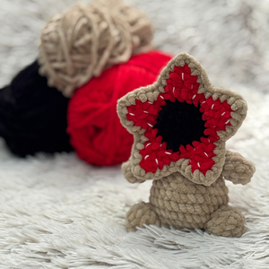 Horgolt baby demogorgon plüss - Stranger things figura, Játék & Sport, Plüssállat & Játékfigura, Plüss mesefigurák, Horgolás, MESKA