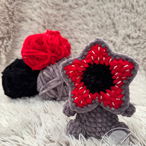 Horgolt baby demogorgon plüss - Stranger things figura, Játék & Sport, Plüssállat & Játékfigura, Plüss mesefigurák, Horgolás, Varrás, MESKA