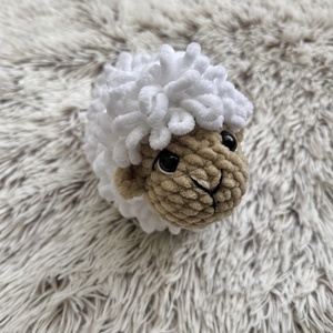 Horgolt kis bárány plüss, Játék & Sport, Plüssállat & Játékfigura, Plüss bárány, Horgolás, MESKA