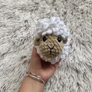 Horgolt kis bárány plüss - játék & sport - plüssállat & játékfigura - plüss bárány - Meska.hu