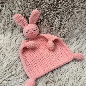 Horgolt nyuszi szundikendő - baba - mama - baba játékok - szundikendő, alvóka - Meska.hu