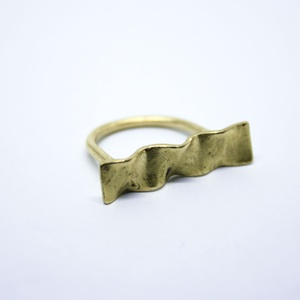 hullámos gyűrű, Ékszer, Gyűrű, Statement gyűrű, Ékszerkészítés, sárgaréz
gyűrű

brass
ring

méret: kérésre, MESKA