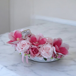 Magnóliák,rózsák csónak kaspóban, Otthon & Életmód, Dekoráció, Asztal és polc dekoráció, Asztaldísz, , Gyönyörű magnóliás,rózsás alkotás,teli virágokkal Anyák napjára,vagy akár magadnak is,hiszen a tábl..., MESKA