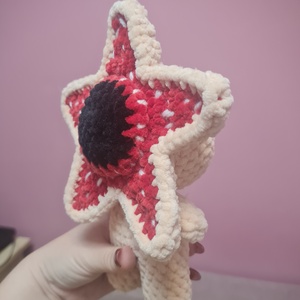 Horgolt Demogorgon - játék & sport - plüssállat & játékfigura - más figura - Meska.hu