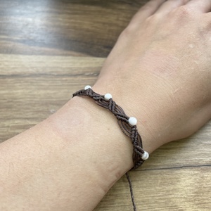 Makramé karkötő kagyló gyönggyel - ékszer - karkötő - gyöngyös karkötő - Meska.hu