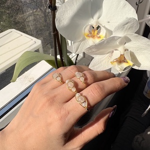 Sárgaréz gyűrű rózsakvarccal és hegyikristállyal � romantikus tavaszi ásványékszer - ékszer - gyűrű - vékony gyűrű - Meska.hu