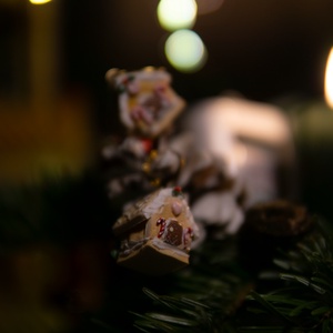 Apró mézeskalács házikó fülbevaló  - ékszer - fülbevaló - lógó fülbevaló - Meska.hu