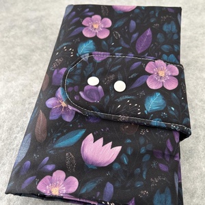 Pelenkázó neszesszer lila virágok, Baba - mama, Pelenkázó, babafürdető kellékek, Pelenkázó neszeszer, pelenkatartó, Varrás, MESKA