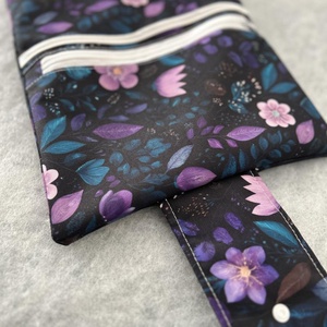 Pelenkázó neszesszer lila virágok - baba - mama - pelenkázó, babafürdető kellékek - pelenkázó neszeszer, pelenkatartó - Meska.hu