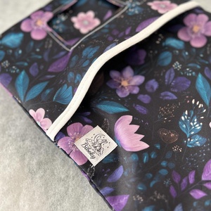 Pelenkázó neszesszer lila virágok - baba - mama - pelenkázó, babafürdető kellékek - pelenkázó neszeszer, pelenkatartó - Meska.hu