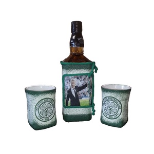 Kelta focicsapat emblémájával és fotoval dekorált whiskys üveg whiskys poharakkal rajongói ajándék. - otthon & lakás - konyhafelszerelés - pohár - Meska.hu Kelta focicsapat emblémájával és fotoval dekorált whiskys üveg whiskys poharakkal rajongói ajándék. - otthon & lakás - konyhafelszerelés - pohár - Meska.hu