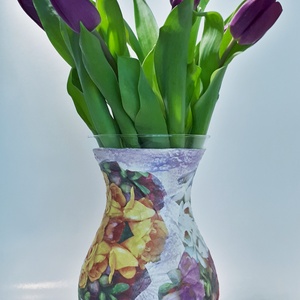 Frézia virágos üveg váza, virágos asztali dekoráció névnapra, szülinapra, karácsonyra, húsvétra, anyák napjára. - otthon & lakás - dekoráció - virágdísz és tartó - váza - Meska.hu