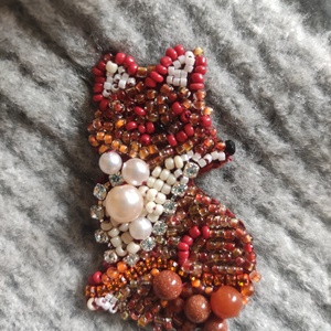 Róka bross, Ékszer, Kitűző és Bross, Ékszerkészítés, Gyöngyfűzés, gyöngyhímzés, MESKA