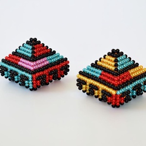 Narancs-lila-türkizkék lépcsős piramis fekete ráccsal - otthon & életmód - dekoráció - dísztárgy - Meska.hu