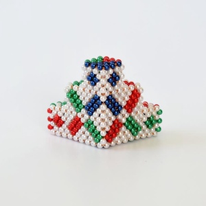 Piros-zöld-kék lépcsős piramis fehér háttérrel - otthon & életmód - dekoráció - dísztárgy - Meska.hu