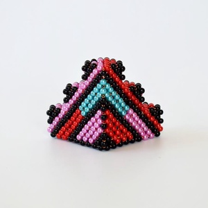 Piros-lila-türkizkék lépcsős piramis fekete ráccsal - otthon & életmód - dekoráció - dísztárgy - Meska.hu