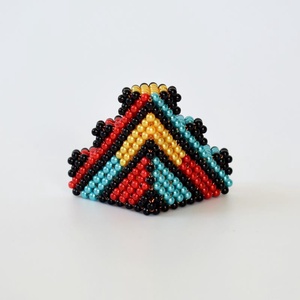 Piros-sárga-türkizkék lépcsős piramis fekete ráccsal - otthon & életmód - dekoráció - dísztárgy - Meska.hu