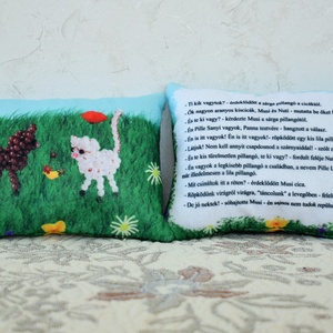 Mini mesepárna  Gyöngycicák és a gyöngypillangók - otthon & életmód - lakástextil - párna & párnahuzat - Meska.hu