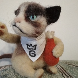 Grumpy a legkirályabb tűnemezelt, nemez  cica - játék & sport - plüssállat & játékfigura - cica - Meska.hu