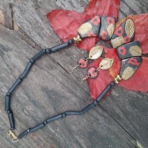 Desigual ihletésű millefiori nyaklánc és fülbevaló szett fekete, piros, arany - ékszer - ékszerszett - Meska.hu