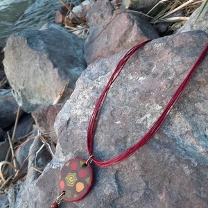 Színes millefiori medál (bordó-bronz) bordó zsinóron, Ékszer, Nyaklánc, Medál, Ékszerkészítés, Gyurma, Meska
