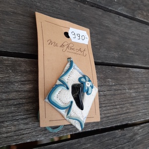 Féldrágaköves medál virággal - Meska.hu