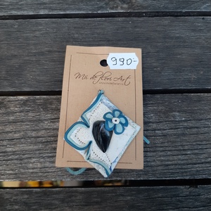 Féldrágaköves medál virággal - ékszer - nyaklánc - medál - Meska.hu