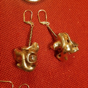 Arany csomó fülbevaló Plast-Kitt gyurmából (nem csak) Szilveszterre! - Meska.hu