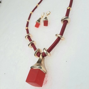 Arany-bordó hosszú lánc-fülbevaló garnitúra műgyanta kockával - ékszer - nyaklánc - statement nyaklánc - Meska.hu